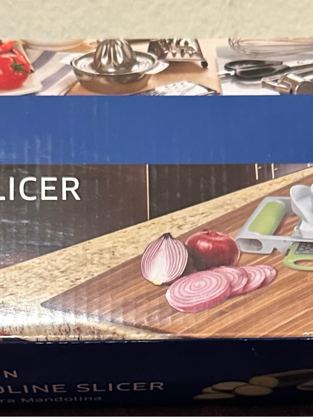 Croton Mandoline Slicer comes with 5 cutting blades